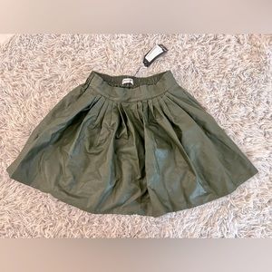 Nastygal army green mini skirt NWT 💚